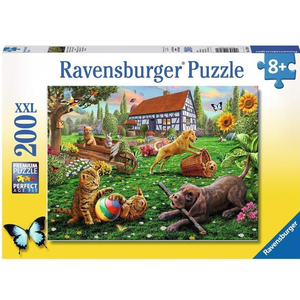 Ravensburger - 200 Piece - Playing in the Yard